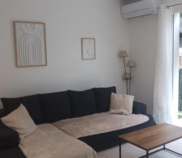 Thuir Villa | Villa L'Éden des Aspres 3 ch climatisée avec Jardin, Terrasse, Billard & Wifi