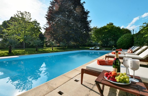 Calleville House | Villa La Pas Parisienne