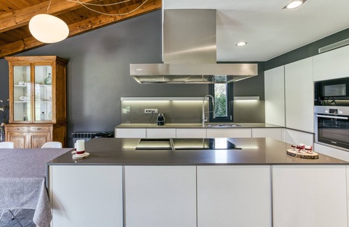 Les Preses Villa | Villa 'La Solfa' with Mountain Views, Wi-Fi and Air Conditioning