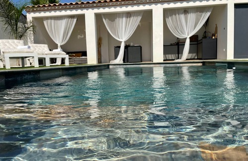 Aimargues Villa | Villa la Tulipe Piscine & spa