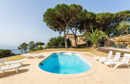 Lloret de Mar House | Villa 'La Venta' Spacious House with Sea Views, Private Heated Pool & Air Conditioning