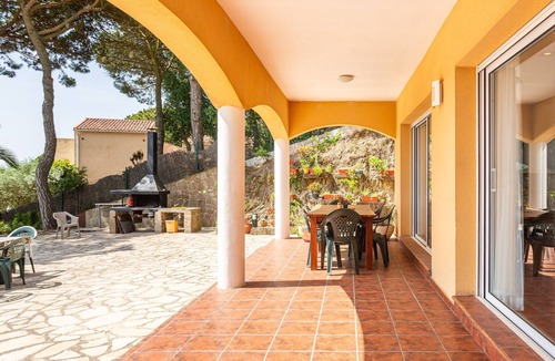 Lloret de Mar House | Villa 'La Venta' Spacious House with Sea Views, Private Heated Pool & Air Conditioning