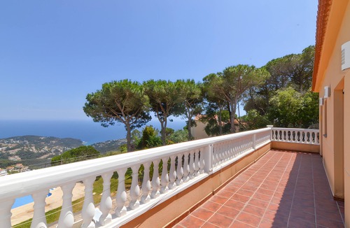 Lloret de Mar House | Villa 'La Venta' Spacious House with Sea Views, Private Heated Pool & Air Conditioning