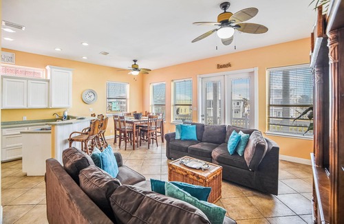 Port Aransas House | Villa Laguna | Pools + Boardwalk + Pet Friendly