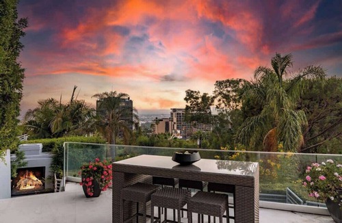 Hollywood Hills West Villa | Villa Lareira