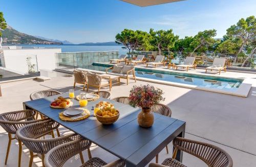 Duce Villa | Villa Largo