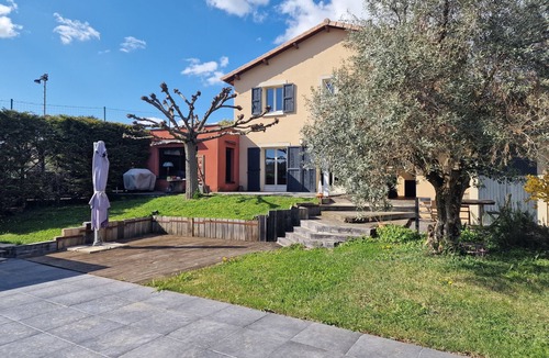 Charly Villa | Villa "Laurent" with Private Pool Near Lyon