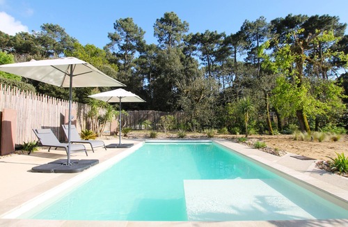 Jard-sur-Mer House | Villa Le Cyprès, 170 m² with heated swimming pool surrounded by pine trees