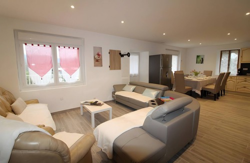 Saint Alban Auriolles Villa | Villa 'Le-joie' with Shared Pool, Wi-Fi, and Air Conditioning
