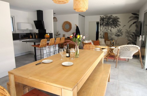 Saint-Vincent-sur-Jard Villa | Villa Les Cycas, perfect holiday accomodation for 8, with heated pool