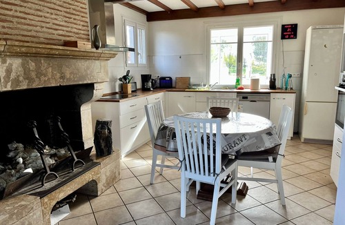 Aiguillon House | Villa Le Parc de Gouts – Your Spacious Estate with Heated Pool and Private Pond in Aiguillon
