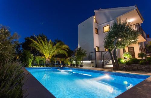 Okrug Donji Villa | Villa LeANN
