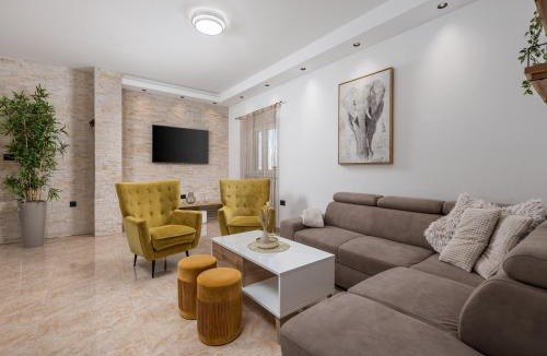 Lipa Villa | Villa Lemily - Five Bedroom with Swimming Pool