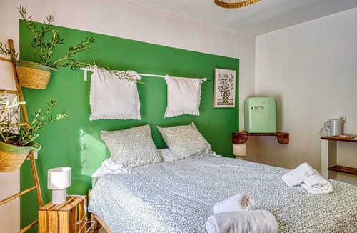 Le Vieux Cannet Bed & Breakfast | Villa Léonfine Bed and breakfast "l'olivette