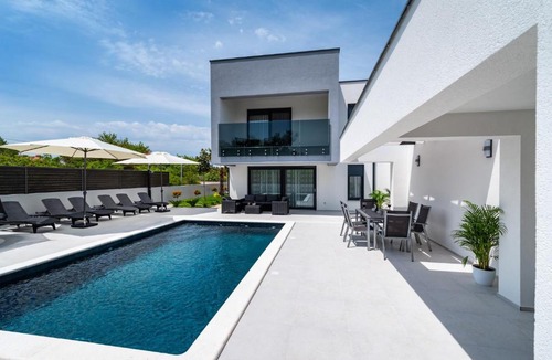 Zaton Villa | Villa Leonie