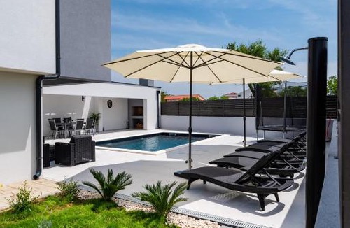 Zaton Villa | Villa Leonie