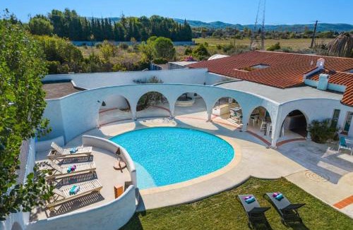 Raissac-d'Aude Villa | Villa Les Arches by Villa Plus