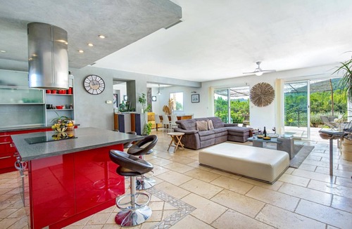 Le Cannet-des-Maures Villa | Villa Les Bories by Villa Plus