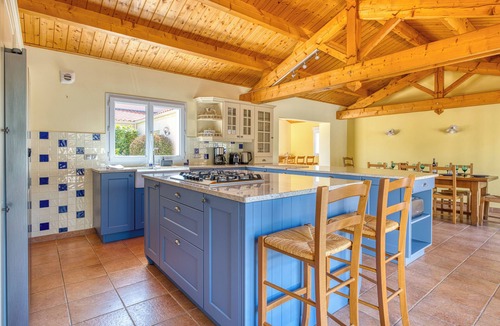 Landevieille Villa | Villa Les Hauts Du Lac : 15 pax, Pool, Spa, Pétanque & Lake