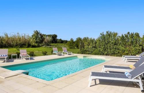 Azillanet Villa | Villa Les Juliannes by Villa Plus