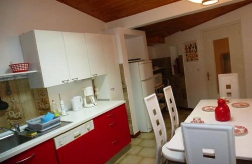 Plage d'Argeles Villa | Villa "Les Oiseaux" on a Pine Forest with Shared Pool, Private Terrace & Wi-Fi