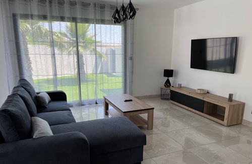 Bassan Villa | Villa les Palmiers with swimming pool