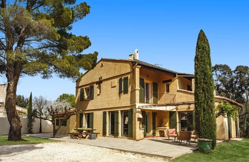 Collias Villa | Villa Les Pins Ensoleilles by Villa Plus