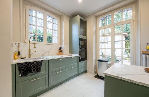 La Ferte-Gaucher Villa | Villa Les Roches - Confort & Relaxation