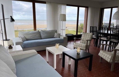 Ver-sur-Mer Villa | Villa les Sternes, beachfront with 180° sea view
