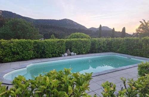 Arques Villa | Villa les terre rouges avec piscine dans l ' Aude
