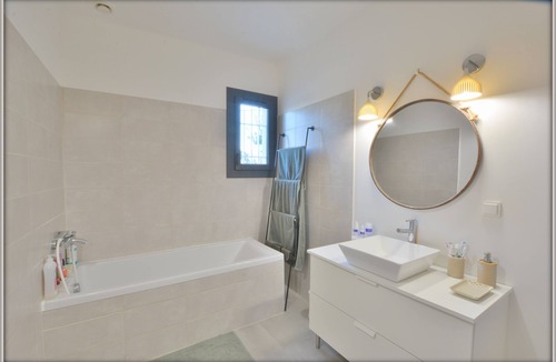 Calvisson Resort | Villa Les Trois Moulins