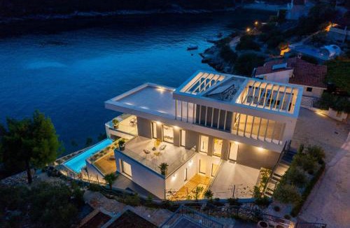 Vinisce Villa | Villa Lijub Seafront - 4 Bedroom Villa - Stunning Sea Views - Gym And Wifi