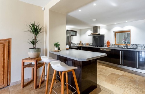Camaret-sur-Aigues Villa | Villa 'Lila Mas' with Private Pool, Wi-Fi and Air Conditioning
