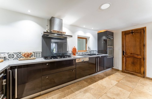 Camaret-sur-Aigues Villa | Villa 'Lila Mas' with Private Pool, Wi-Fi and Air Conditioning