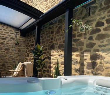 La Vicomte-sur-Rance Bed & Breakfast | Villa Lily Spa, chambre d’hôtes avec spa privatif