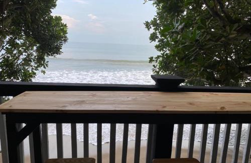 Carita Apartment | Villa Lippo carita langsung pantai 3bedroom