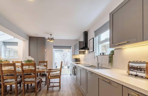 Windsor City Centre House | Villa Living by Lawsons