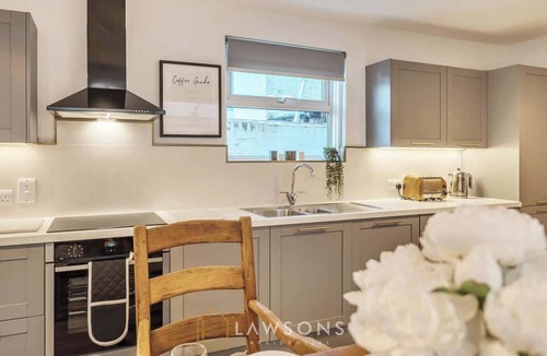 Windsor City Centre House | Villa Living by Lawsons