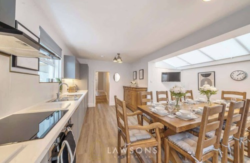 Windsor City Centre House | Villa Living by Lawsons