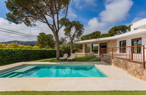 Platja d'Aro Villa | Villa Lliris - Four Bedroom Villa, Sleeps 10