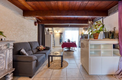 Lunel Villa | Villa "Loft Ambrussum" with Shared Terrace, Whirlpool & Wi-Fi