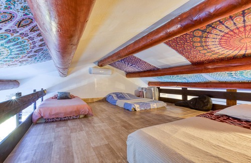Lunel Villa | Villa "Loft Ambrussum" with Shared Terrace, Whirlpool & Wi-Fi