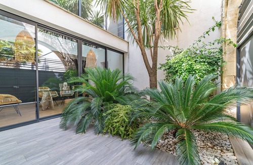 Clarensac Villa | Villa Loft Victoria: Stunning Architect House with AC & Pool