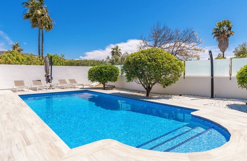 El Tesoro Villa | Villa Lorenza - Chill, grill and swim