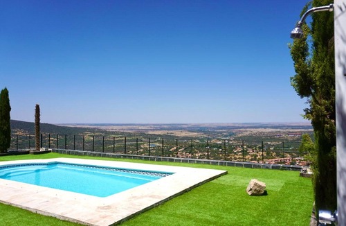 Los Angeles de San Rafael Villa | Villa 'Los Ángeles' with Lake Views, Private Pool and Wi-Fi
