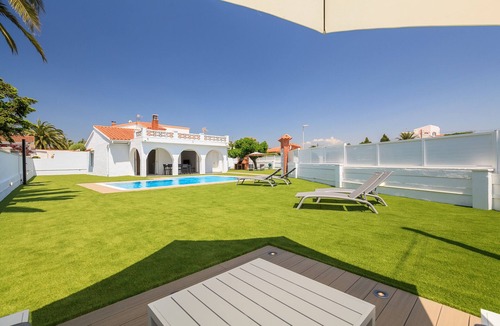 Pinos de Miramar Villa | VILLA LOS DADOS: 4 bedrooms, private pool, jacuzzi, and barbecue
