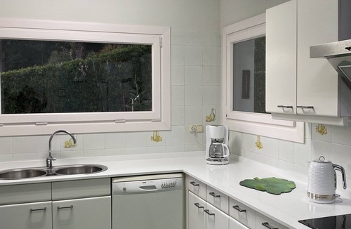 Berango Villa | VILLA LOUISE BILBAO, IN A GREEN SETTING, CLOSE TO THE CITY AND BEACHES