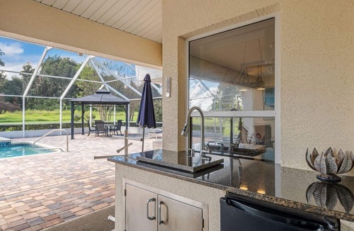 Inverness House | Villa Louise: Great outdoor area with pool & spa