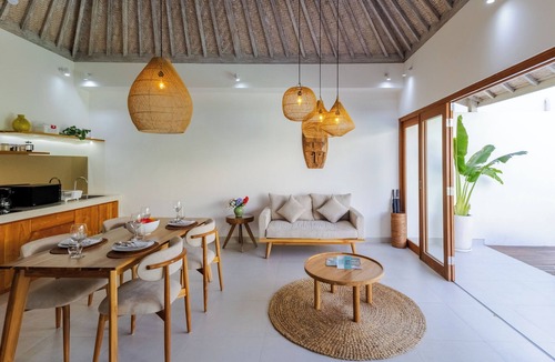 Padonan Villa | Villa Louna by Pertama Stay