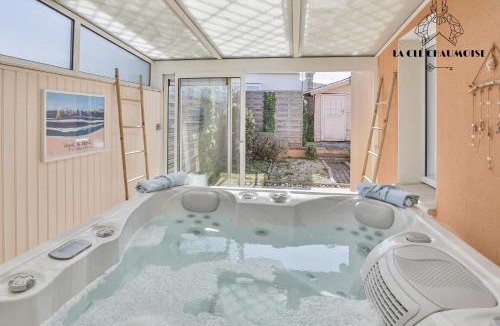 Olonne-sur-Mer Villa | Villa LS - Agreable Villa avec piscine et jacuzzi